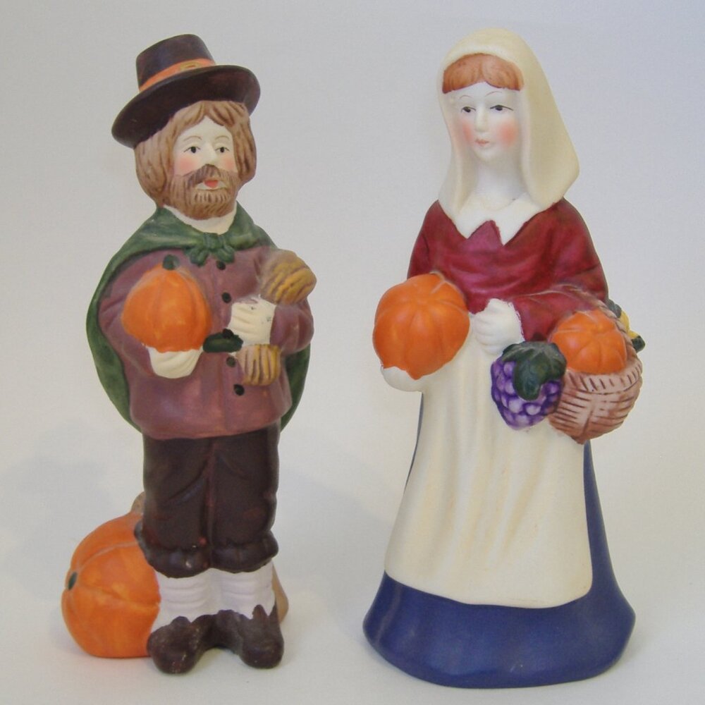 Pilgrims Man Woman Set Pumpkin Statue Figurine Porcelain Pottery Thanksgiving